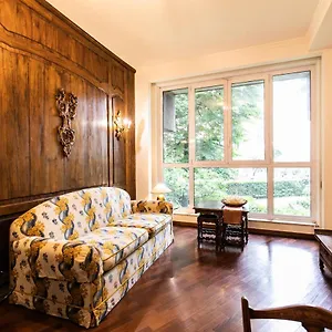 https://5-star-klimt-luxury-design-apartment.it-lombardy.com